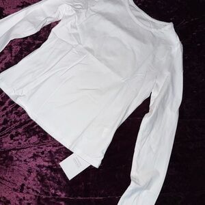 Women’s cotton long sleeve shirt.
